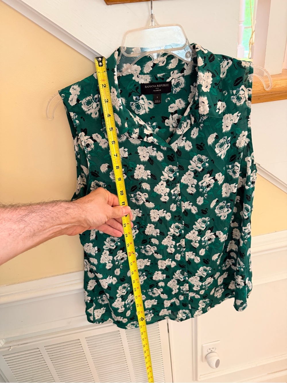 Ladies Sz Large "Banana Republic" Green Floral Sleeveless Blouse Classic Fit GUC - Picture 5 of 6